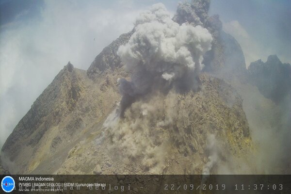  Awan Panas Merapi Keluar, Hujan Abu Tipis Terjadi di Turi