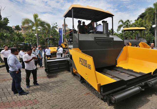  PEMBANGUNAN INFRASTRUKTUR : Indonesia Perlu Alat Berat Canggih