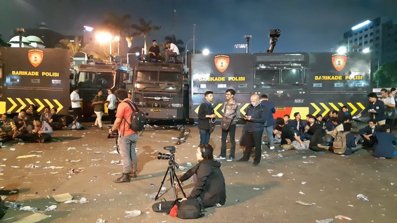  Mahasiswa Janji Kembali Besok dengan Lebih Banyak Massa