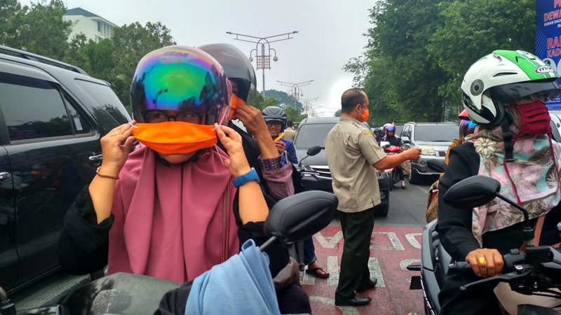 Kabut Asap Penuhi Banda Aceh, BPBD Bagikan 10 Ribu Masker