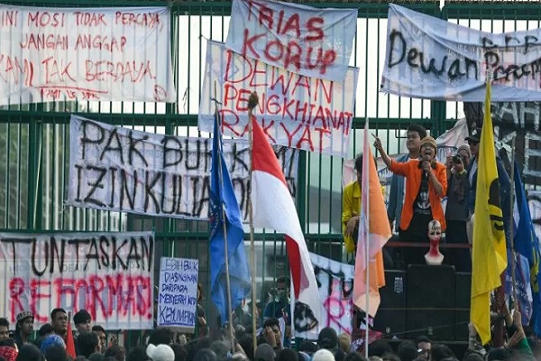  Unjuk Rasa di DPR, Seribu Mahasiswa Trisakti Turun ke Jalan