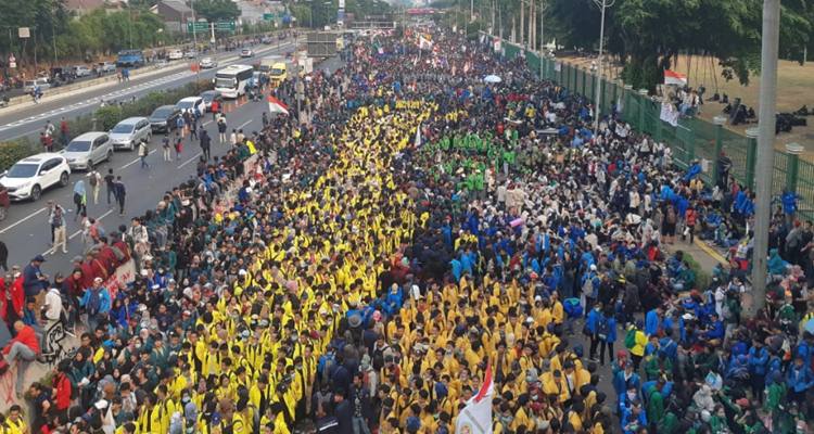  Kumpulan Foto Demonstrasi di Sejumlah Wilayah di Indonesia