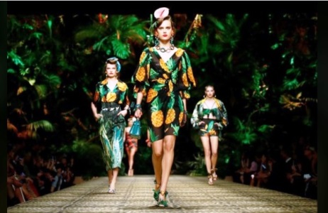  Dolce & Gabbana Sajikan Nuansa Hutan di Milan Fashion Week