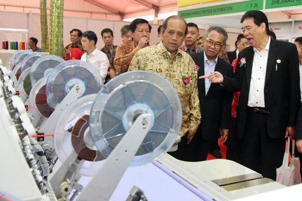  INDUSTRI TEKSTIL : Pacu Efisiensi dengan Mesin Modern