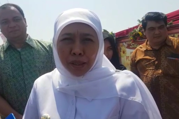  Khofifah Ajak Demonstran Santun dan Tertib