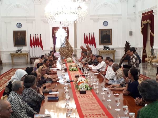 Presiden Joko Widodo mengundang sejumlah tokoh dari berbagai bidang untuk membahas kondisi Indonesia terkini di Istana Merdeka, Kamis (26/9/2019)./Bisnis-Amanda Kusumawardhani
