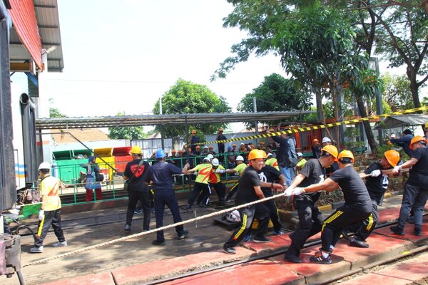  Lomba Tarik Gerbong Kereta Api di Semarang, Begini Kesannya