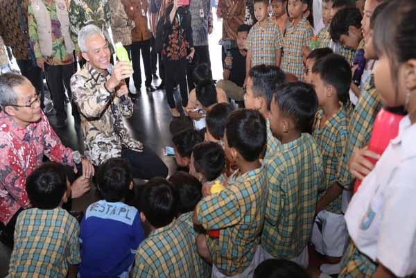  Ganjar & Bupati Walikota se-Jateng Terapkan Kurikulum Antikorupsi SD-SMA