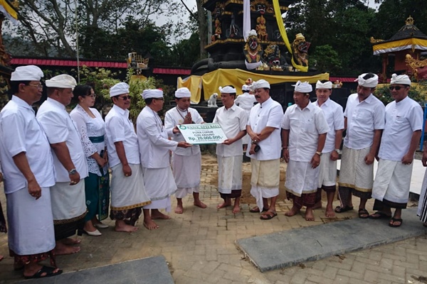  BPD Bali Serahkan Dana Pembangunan Pura di Kota Batu