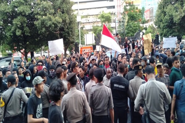  Ratusan Demonstran di Jateng Tuntut Keadilan