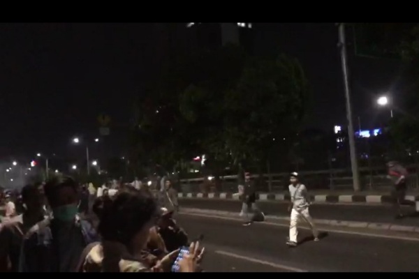  Demo DPR : Massa Aksi Melarikan Diri Hingga ke Rumah Sakit Harapan Kita