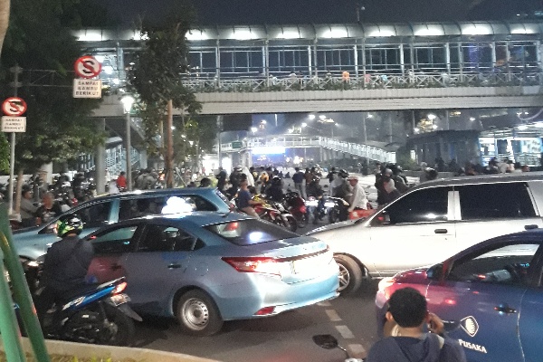  Kericuhan Pecah di Sekitar Semanggi