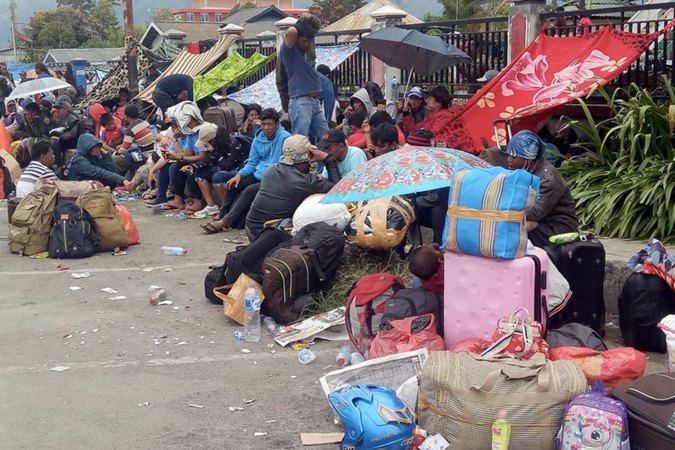  Ratusan Perantau Asal NTB di Papua Menunggu Dievakuasi