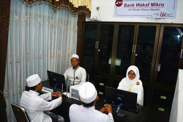  OJK Dorong Pengembangan Nasabah Klaster Batik Bank Wakaf Mikro