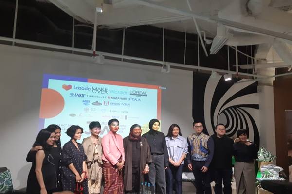  Absen 5 Tahun, Oscar Lawalata Meriahkan Jakarta Fashion Week 2020