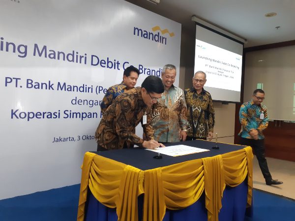  Bank Mandiri Fasilitasi Kartu Debit Koperasi Kospin Jasa