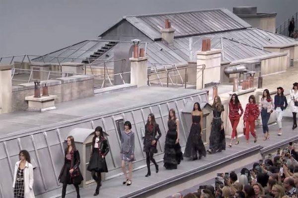  Chanel Gelar Fashion Show di Atap Gedung