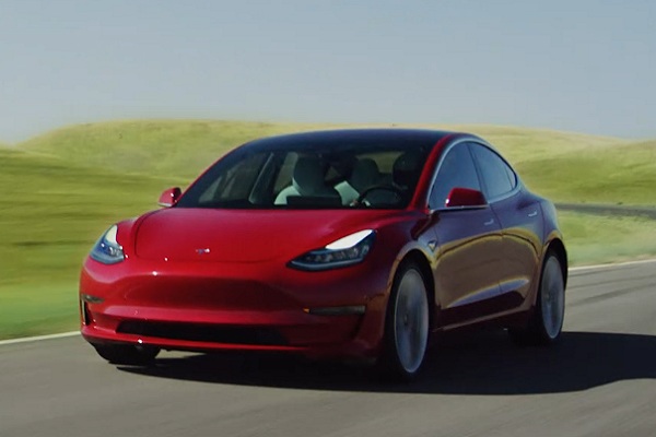  Regulator AS Kaji Kemungkinan Tarik 2.000 Mobil Tesla Bermasalah