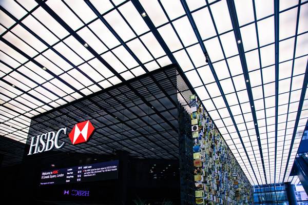  Pangkas Biaya, HSBC Bakal Kurangi Ribuan Pekerja?