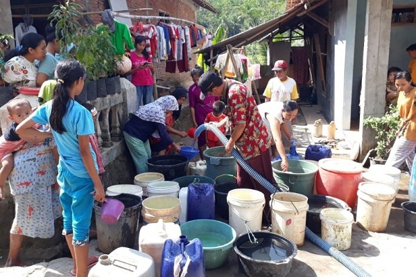  AKSES AIR MINUM : Sejumlah Kebijakan Perlu Diselarasakan