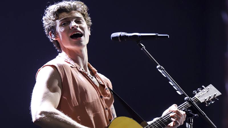  Foto Konser Shawn Mendes Diguyur Hujan di Sentul