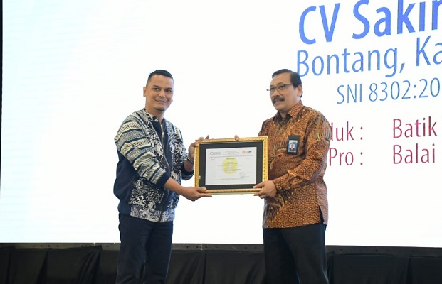  BSN Beri Sertifikat SNI untuk Batik Kuntul Perak Binaan Pupuk Kaltim