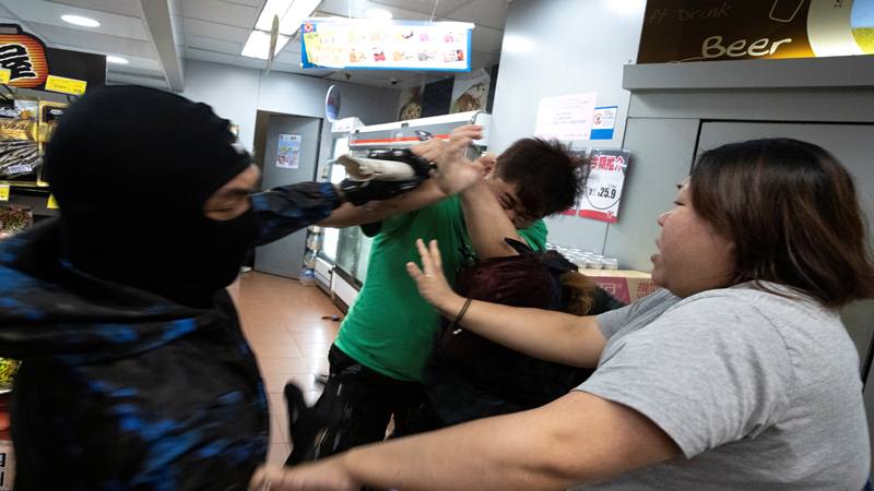  Polisi dan Pengunjuk Rasa Bentrok di Hong Kong