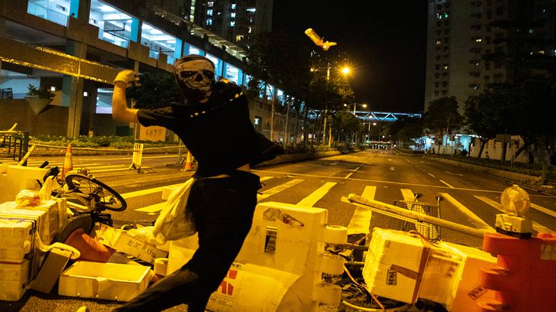  Hong Kong Brutal, Seorang Polisi Disayat Lehernya