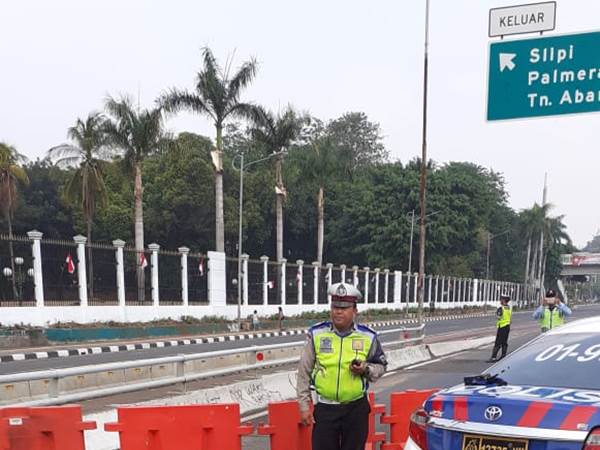  Antisipasi Aksi BEM SI Kamis Siang, Akses Keluar Tol Slipi Ditutup