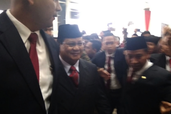  Prabowo-Sandi Hadir di Pelantikan Jokowi-Ma\'ruf : Bersama Membangun Bangsa