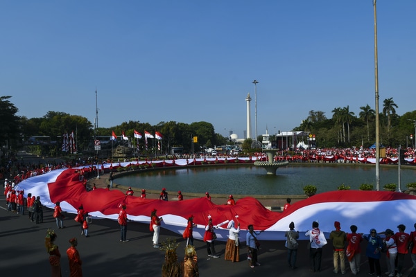  Ratusan Pendukung Jokowi-Ma\'ruf Amin Mulai Membubarkan Diri