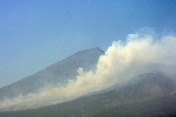  Kebakaran Rinjani, Warga Diminta Pakai Pelindung Mata