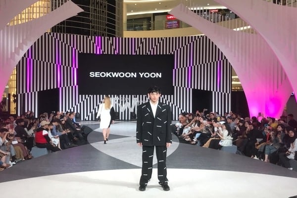  Dua Desainer Muda Korea Selatan Unjuk Bakat di Jakarta Fashion Week 2020