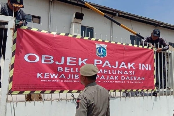  Pemasangan Pelang Penunggak Pajak di DKI Berlanjut