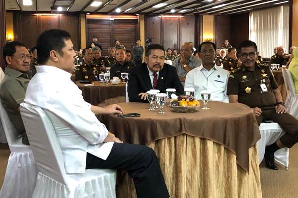  Jaksa Agung ST Burhanudin Lakukan Video Conference, Serah Terima Bukan Hari Ini