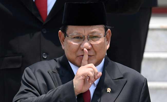  Sidang Kabinet Pertama : Ma\'ruf Amin Bersarung, Prabowo Pakai Mobil Pribadi