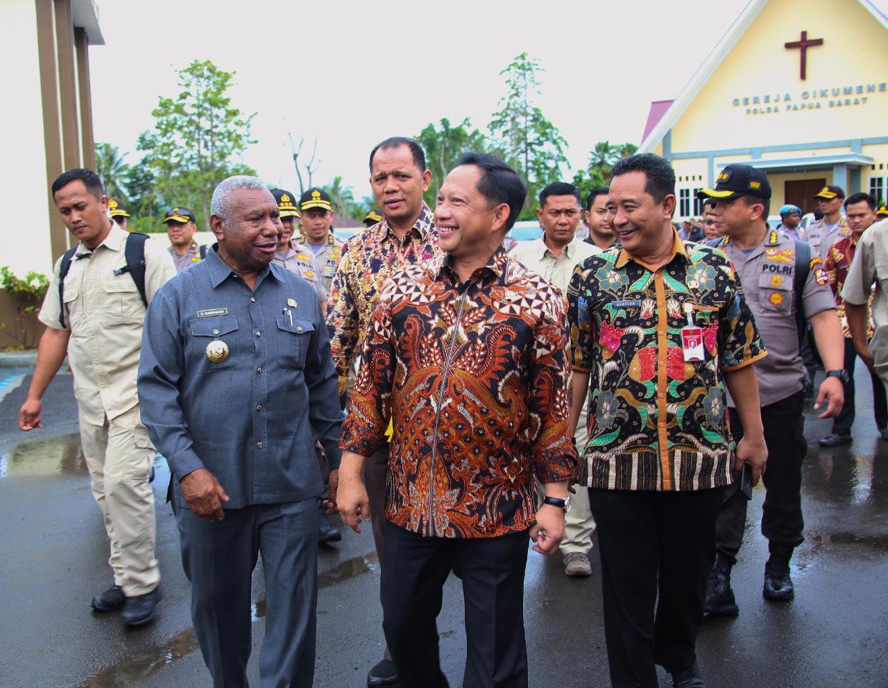  Tiga Hari Jabat Mendagri, Tito Langsung ke Papua Siapkan Kunjungan Jokowi