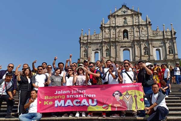  Smartfren Beri Reward Mitra Outlet Sumatra ke Macau