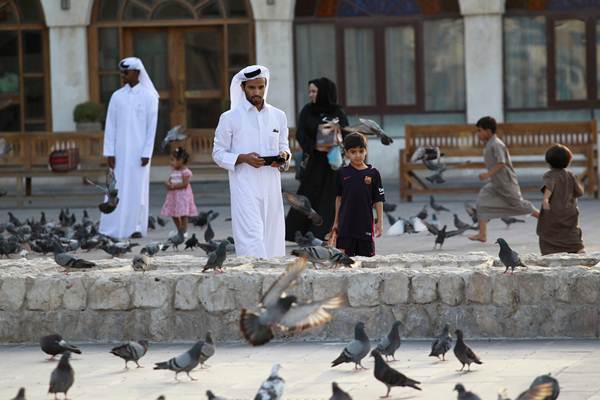 Suhu Ekstrem, Qatar Pasang AC di Luar Ruangan dan Cat Aspal Jalanan Warna Biru