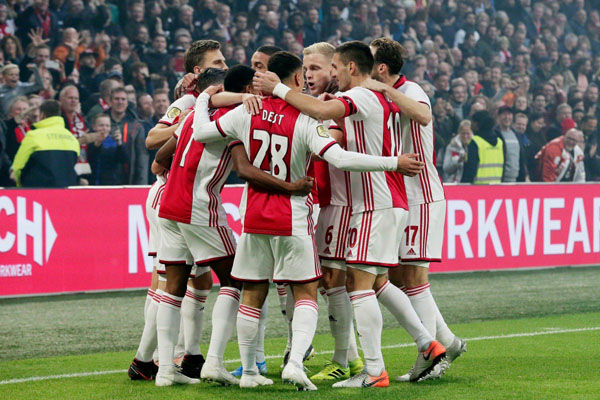  Hasil Liga Belanda : Ajax Habisi Feyenoord 4 - 0, PSV Dibantai 0 - 4