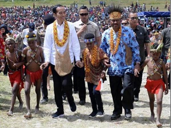  Kunjungi Wamena, Presiden Jokowi Targetkan Rehabilitasi Pasar Wouma Rampung 2 Pekan