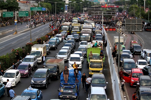  Ada Demo Mahasiswa, Sejumlah Rute Transjakarta Dialihkan 