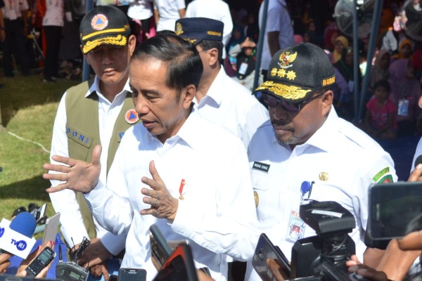 Presiden Jokowi memberikan keterangan pers saat di Palu, Sulawesi Tengah./Setkab