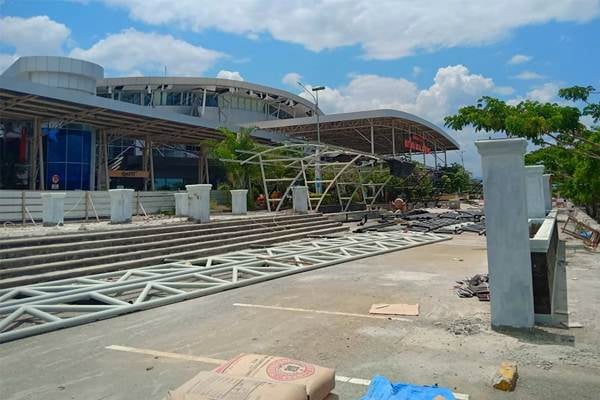 Kondisi Bandara Mutiara Sis Al Jufri yang rusak akibat gempa di Palu, Sulawesi Tengah, Sabtu (29/9)./Antara
