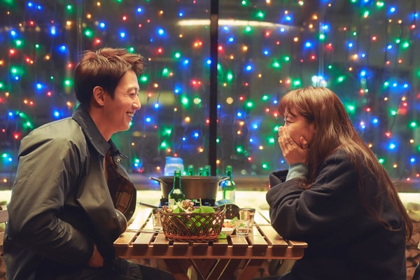  Film Korea \'Crazy Romance\': Kisah Cinta yang Realistis