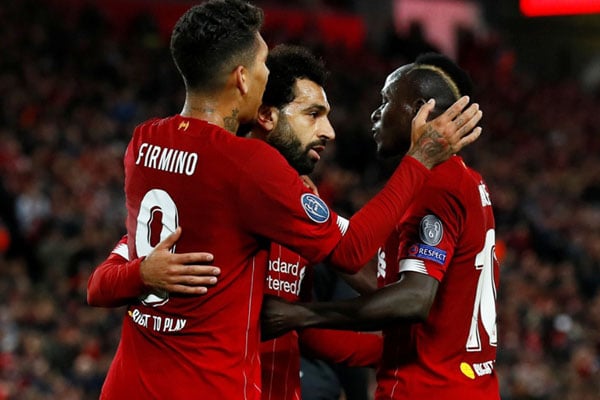 Trio andalan lini depan Liverpool (dari kiri ke kanan) Roberto Firmino, Mohamed Salah, dan Sadio Mane./Reuters-Jason Cairnduff