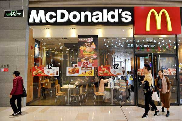   McDonald\'s Pecat CEO-nya Gara-gara Berhubungan Asmara dengan Karyawan