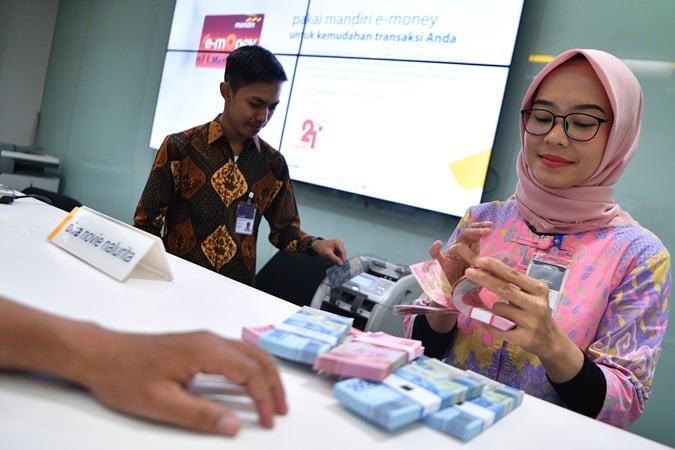  Bank Mandiri Sebut Bunga Tidak Hanya Turun, Tapi Banting Harga