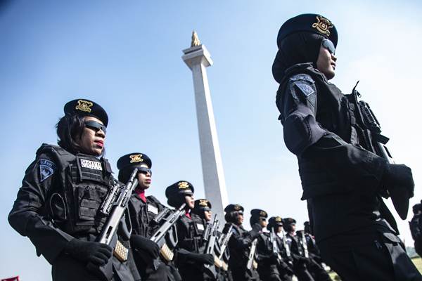 Sejumlah Polisi Wanita (Polwan) bersiap mengikuti upacara peringatan HUT Ke-70 Polwan di Monas, Jakarta, Senin (3/9/2018)./ANTARA-Aprillio Akbar