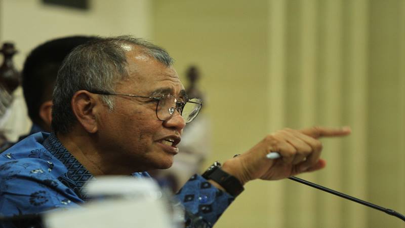 Ketua KPK Agus Rahardjo menjawab pertanyaan peserta publik hearing di ruang rapat Gedung DPRD Provinsi Sulawesi Tenggara, Kamis (7/11/2019)./Antara
